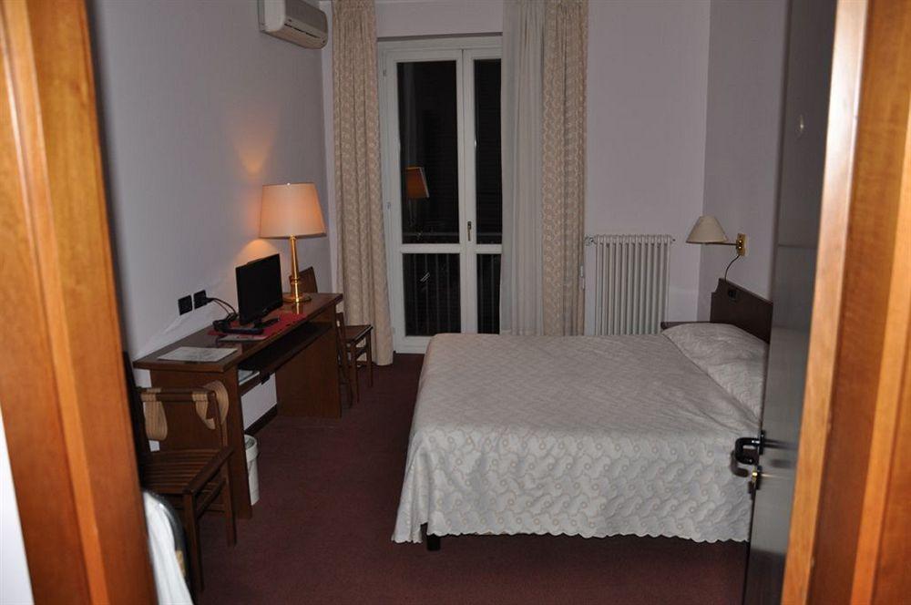Albergo Ponte Vecchio Cernobbio Exterior foto